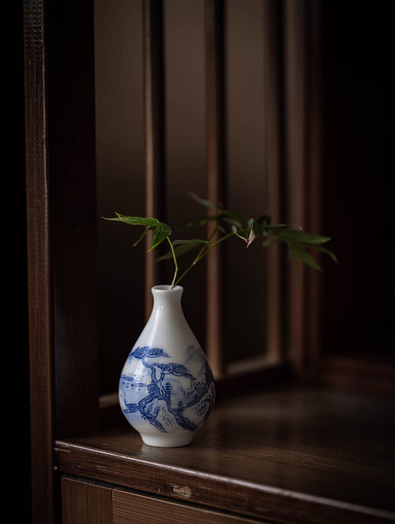 Exquisite small vase