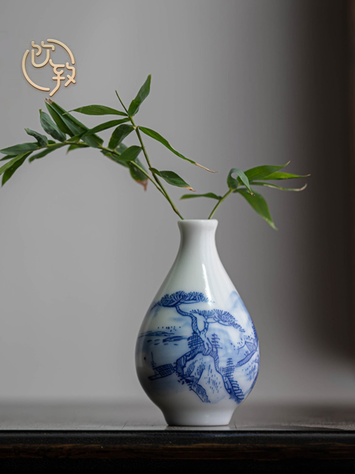 Exquisite small vase