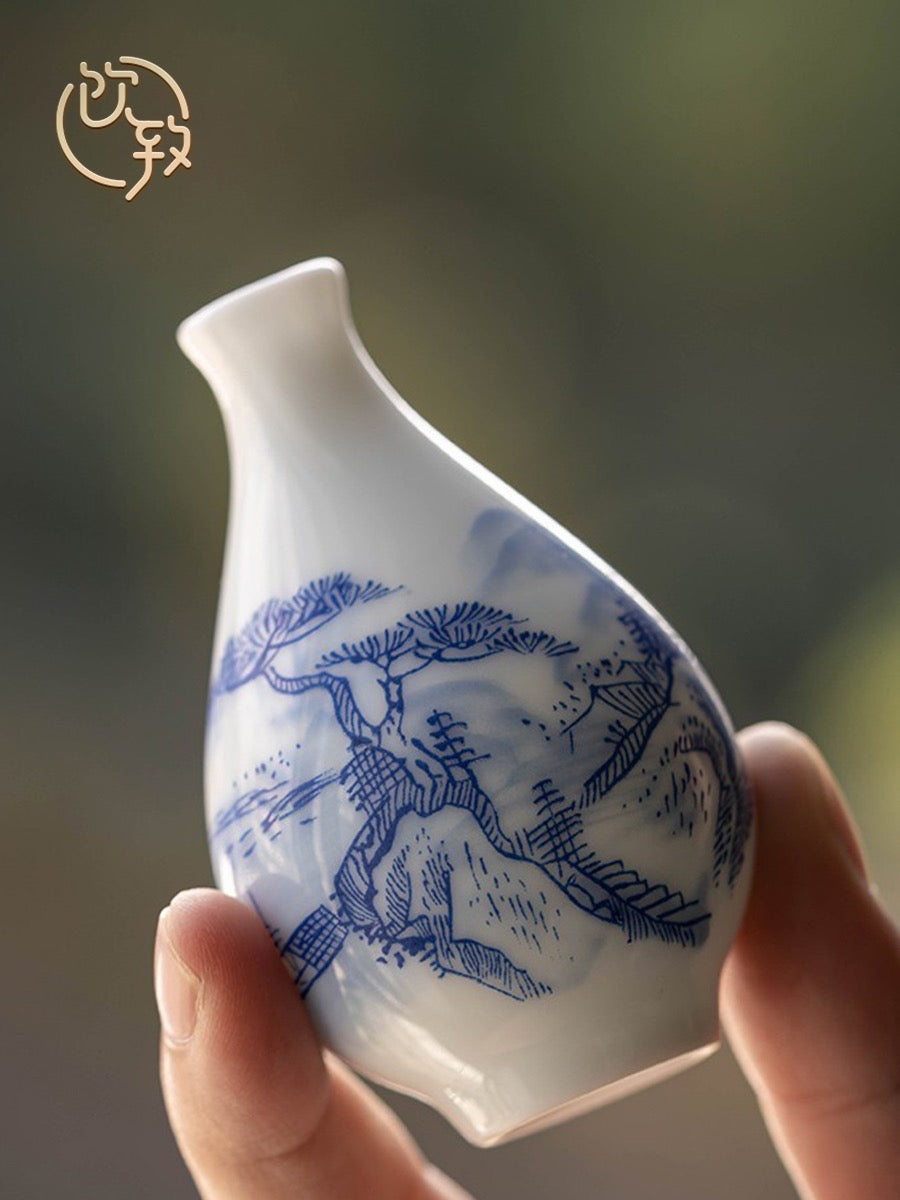 Exquisite small vase